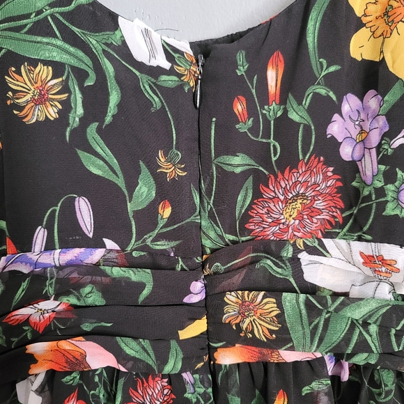 Evelyn Floral Print Dress. Size 6 - Picture 4 of 6